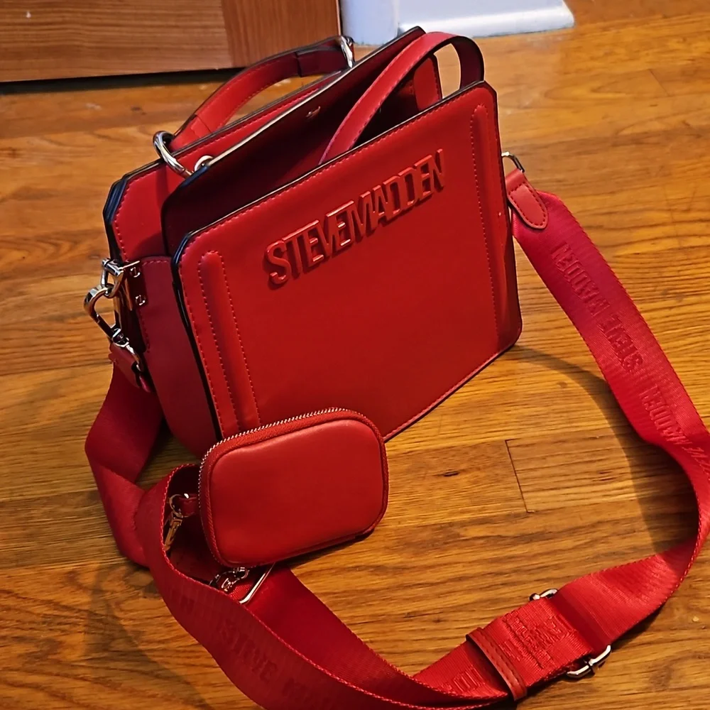 Steve madden red shoulder bag with ear bud case - Picture 2 of 2